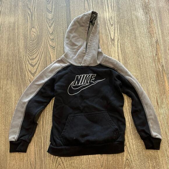 Nike Boys Youth Pullover Hoodie Logo Embroidered Black Gray Size L 6-7 Years Old - Picture 1 of 8